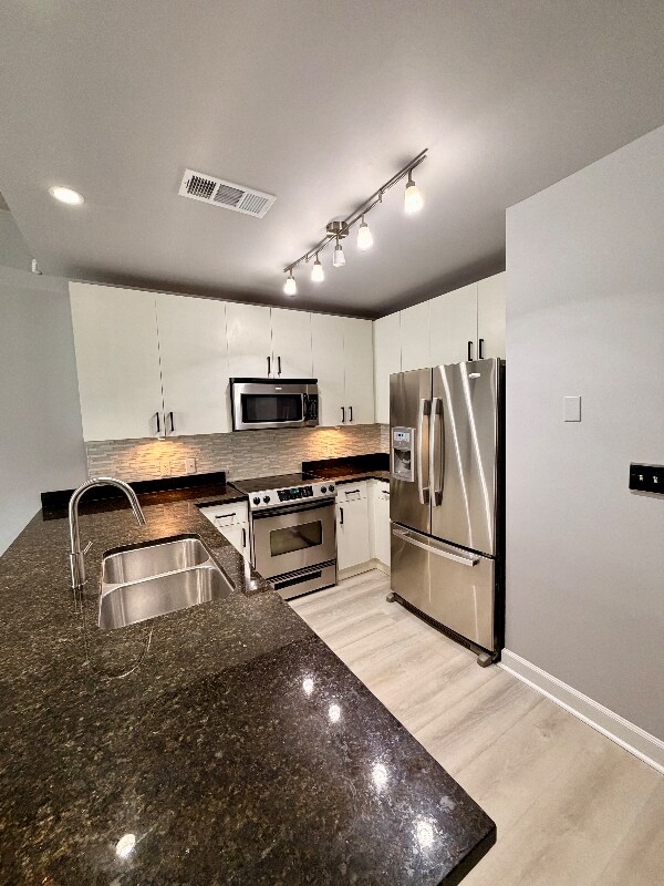 Foto del edificio - 711 Cosmopolitan Dr NE