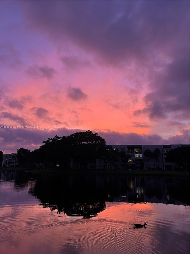 Building Photo - 1522 Whitehall Dr