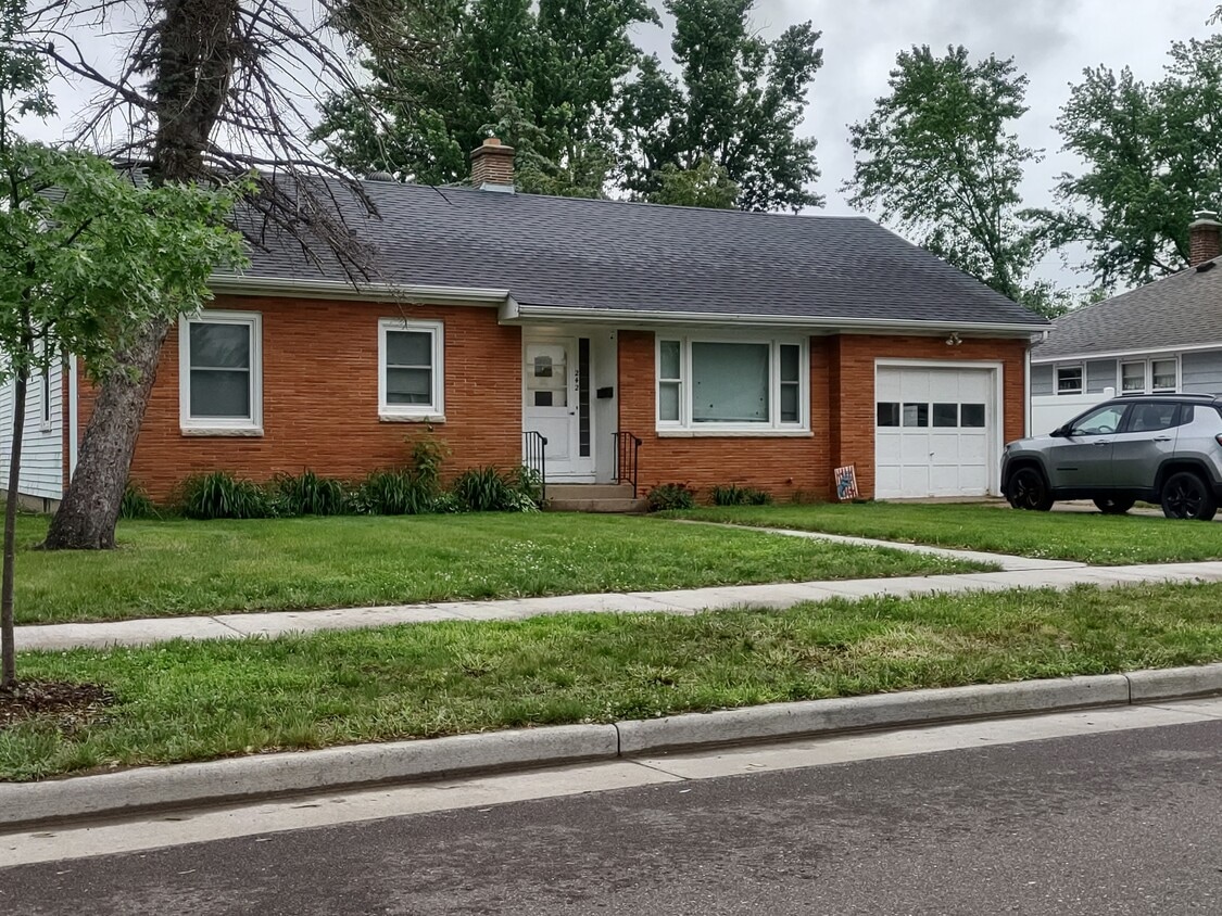 242 W Grant Ave, Eau Claire, WI 54701 House Rental in Eau Claire, WI