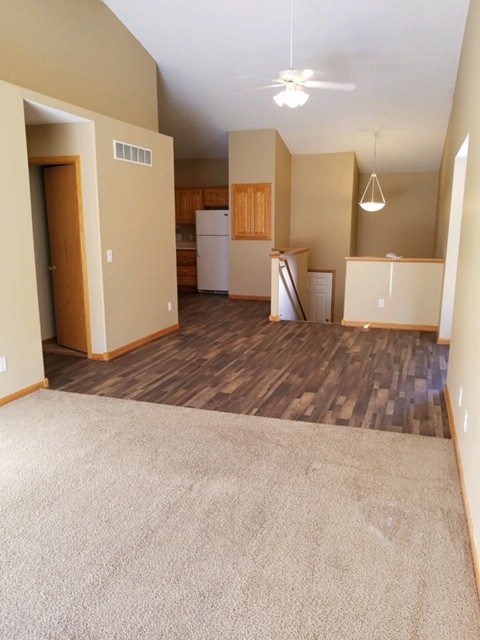 Foto del edificio - Pineview Townhomes