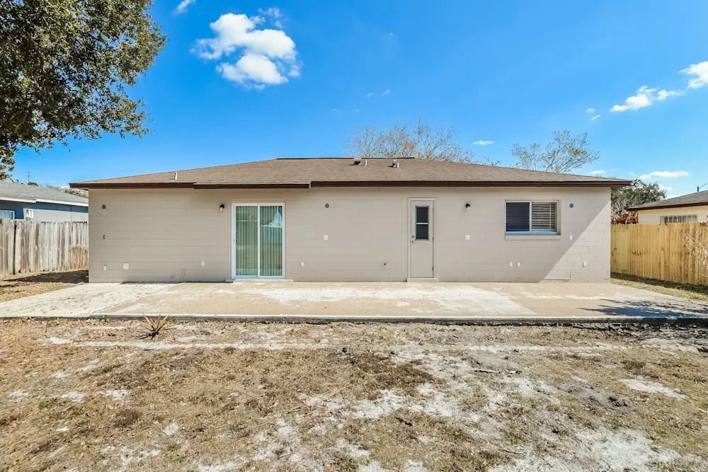 Building Photo - 6937 W Summerdale Ave