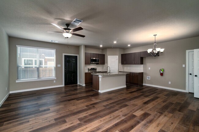 Foto del edificio - GORGEOUS 2 BEDROOM FOUR PLEX LOCATED IN MI...