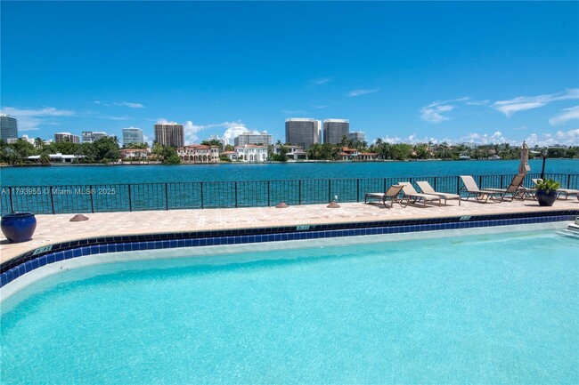 Foto del edificio - 10101 E Bay Harbor Dr
