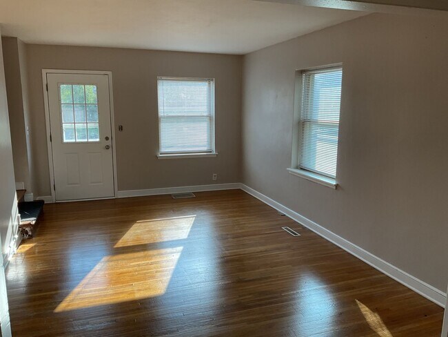 Building Photo - 708-710 1st Ave S