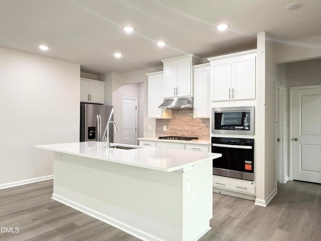 Building Photo - 1008 St Lawrence Dr