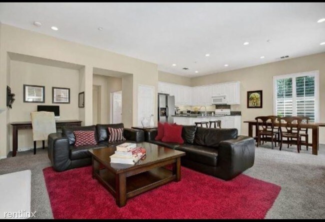 Foto del edificio - 3 br, 2 bath House - 632 Beach St