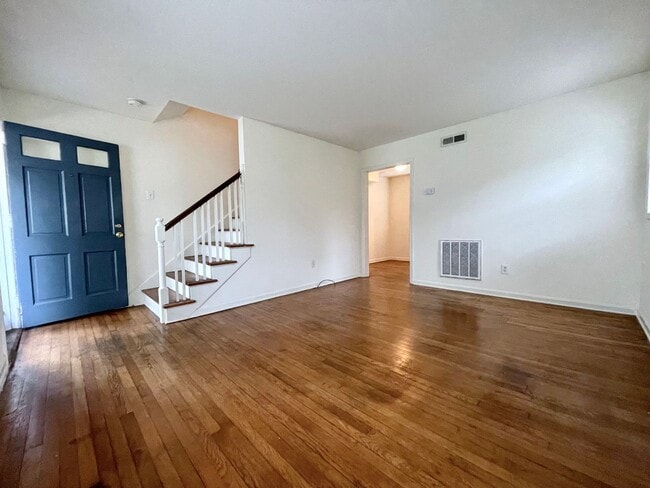 Building Photo - One-Bedroom, One Bath Townhouse at Spring Garden/Lindell Duplex