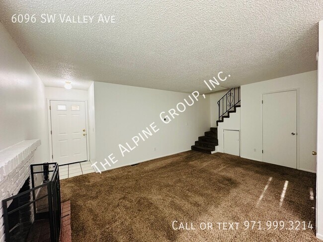 Building Photo - 2 Bedroom Townhome!