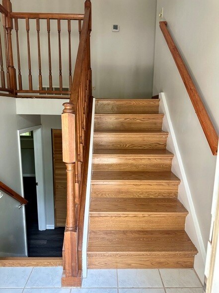 Building Photo - 5649 Crestwood Ct