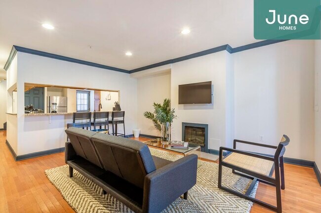 Building Photo - ROOM ONLY in 3-bed/3.0-bath Home