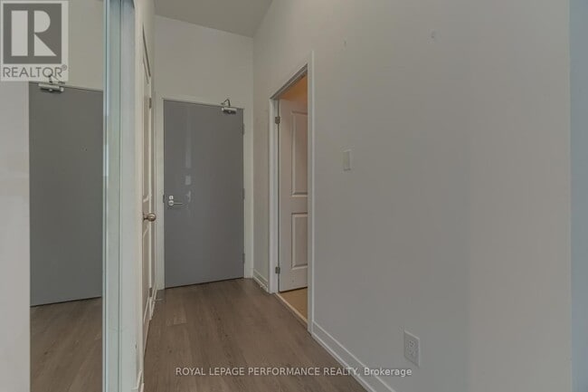 Building Photo - 8 Fieldway Rd