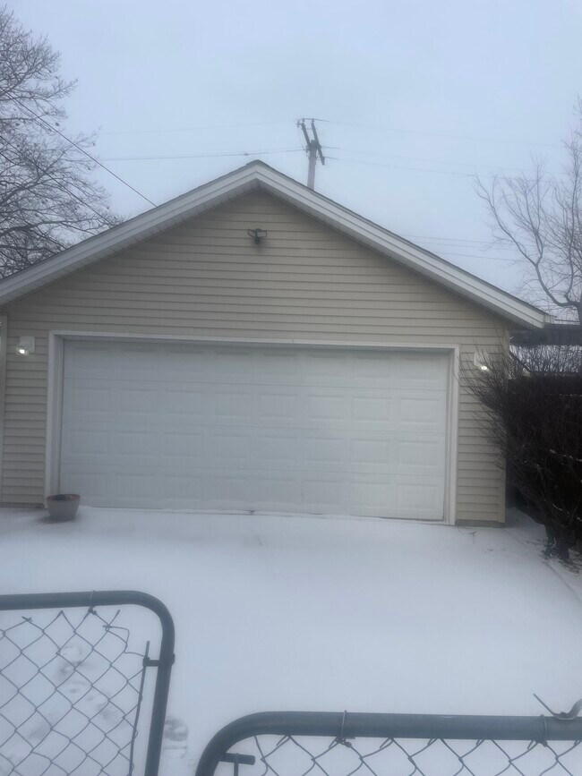 Building Photo - 14215 Milverton Rd