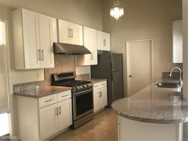 Foto del edificio - 4 br, 2 bath  - 2718 S Deegan Dr