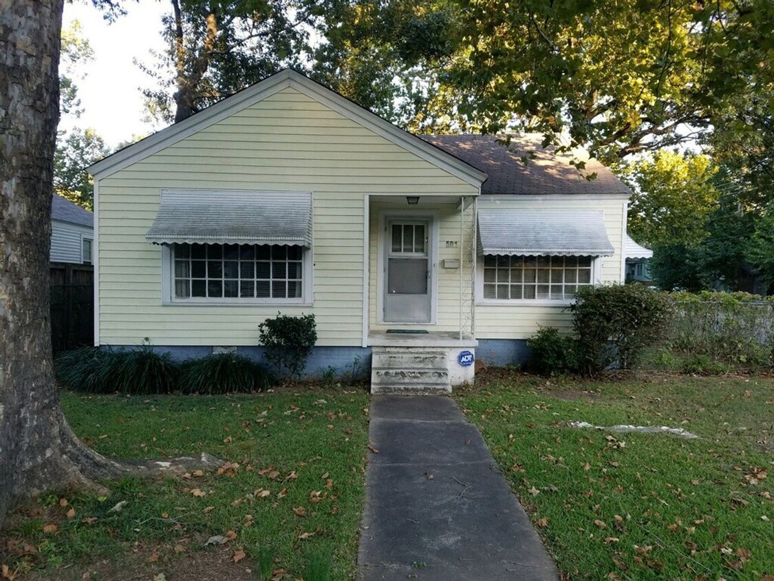 Primary Photo - Great Find in Hillcrest! 2BR & 1 BA