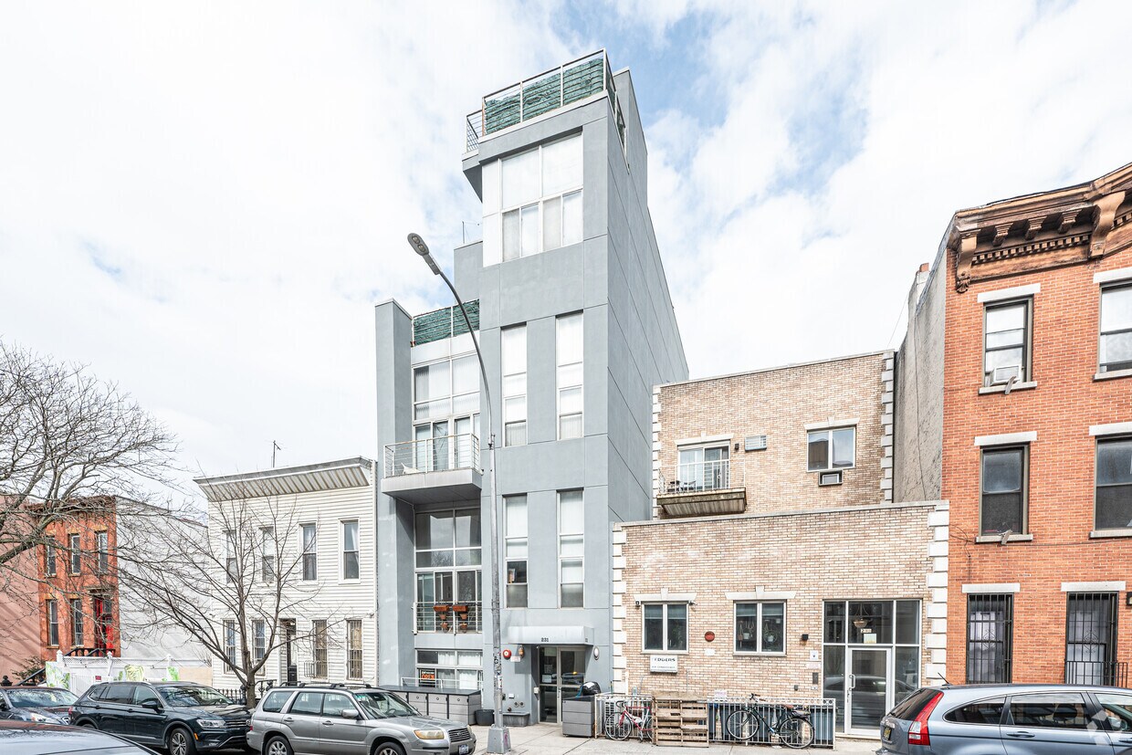 Primary Photo - 231 16th St