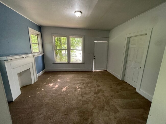 Building Photo - Remodeled 2 Bedroom, 1 Bathroom Home