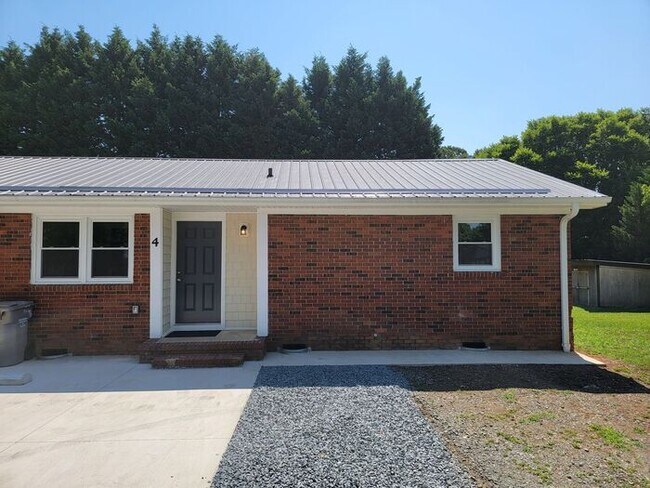 Foto del edificio - 705 China Grove Hwy
