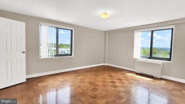 Foto del edificio - 10201 Grosvenor Pl