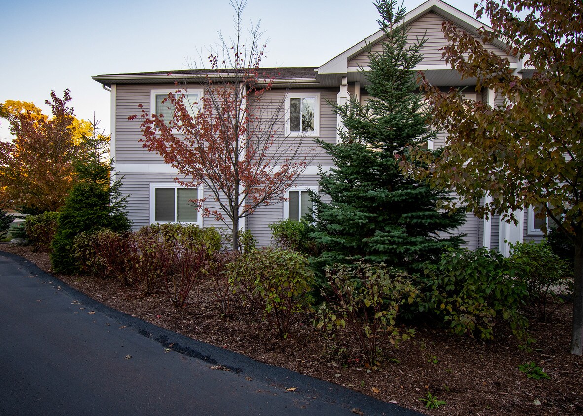 Primary Photo - 3200 Brookside Dr