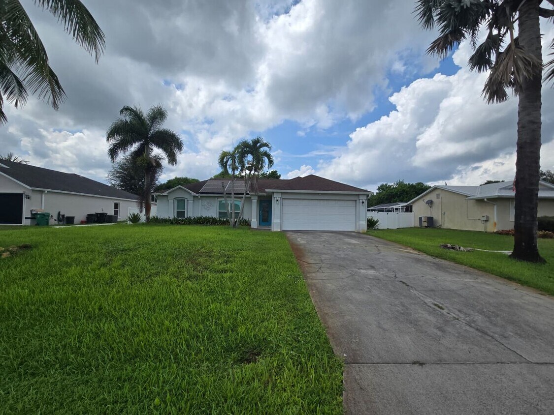 Foto principal - Port St. Lucie Single-Family home with Fen...