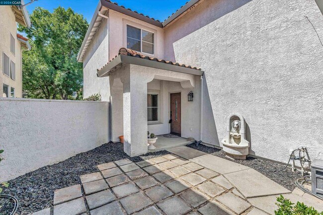 Building Photo - Updated Mediterranean-style home in Renais...
