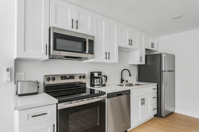 Building Photo - 747 Gayley Ave