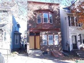 Building Photo - 1428 Center St