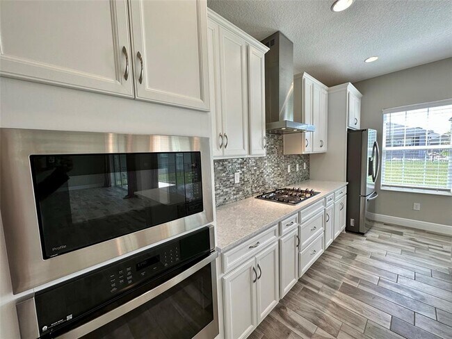 Building Photo - 5523 Limelight Dr