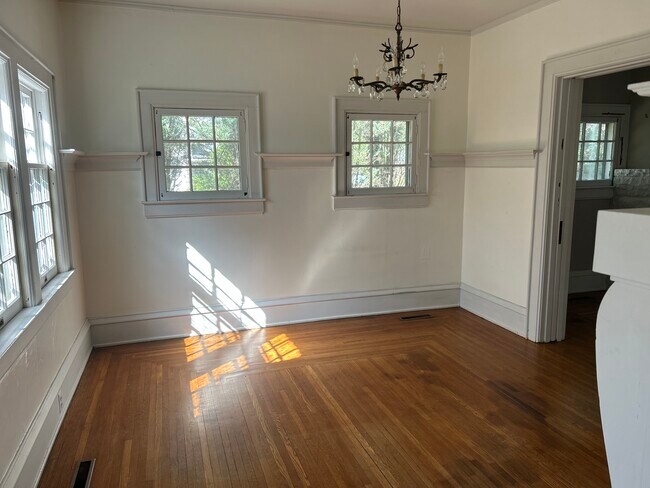Foto del edificio - 873 Chester Rd