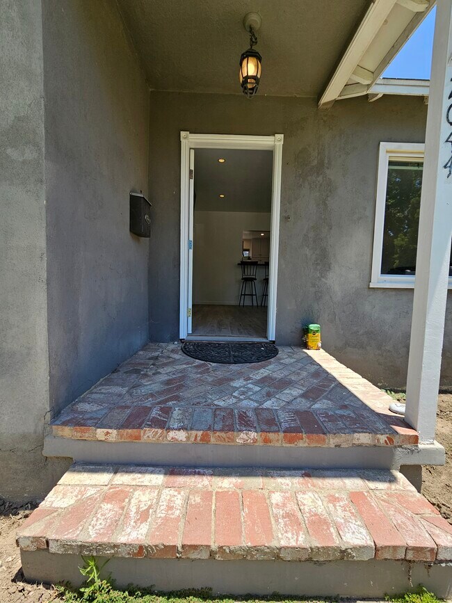 Foto del edificio - 7044 Yarmouth Ave