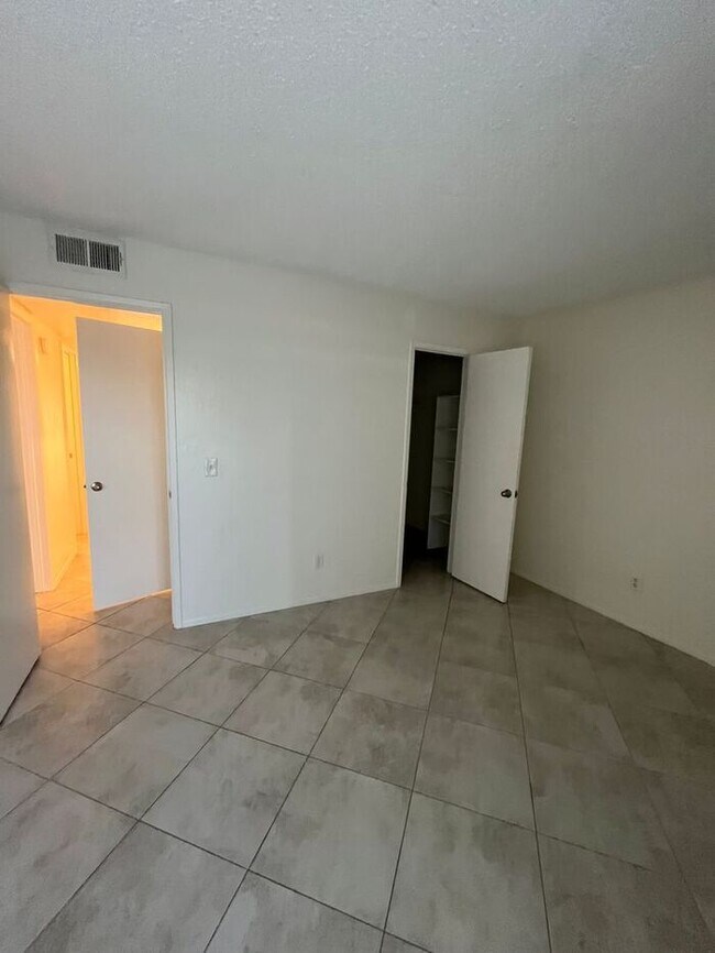 Building Photo - Welcome Home to El Diablo Apartments – 2 Bedroom 1 Bathroom in the Heart of Tempe!