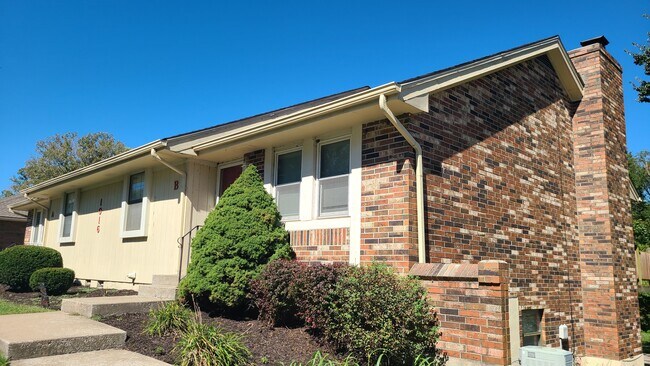 Building Photo - 1016 SE 7th Terrace