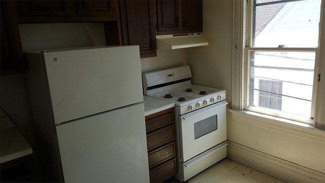 Building Photo - 309 8th St SE