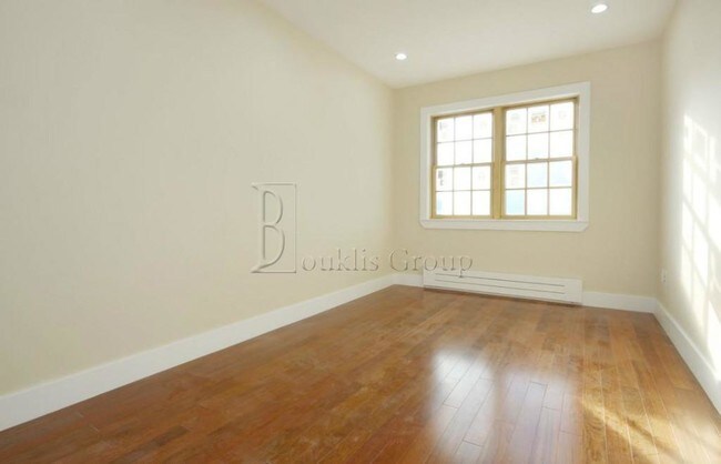 Building Photo - 2108 Steinway St