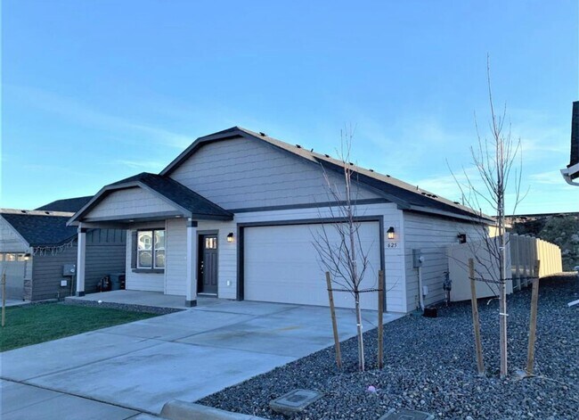 Foto del edificio - Newer Home in Kennewick, Great Location! Pets welcome!