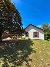 Building Photo - 713 Amity Ln
