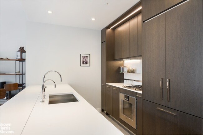 Foto del edificio - 301 E 50th St