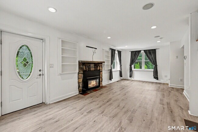 Foto del edificio - 10 Old Hawleyville Rd