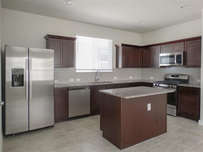 Foto del edificio - 370 Hortus Dr