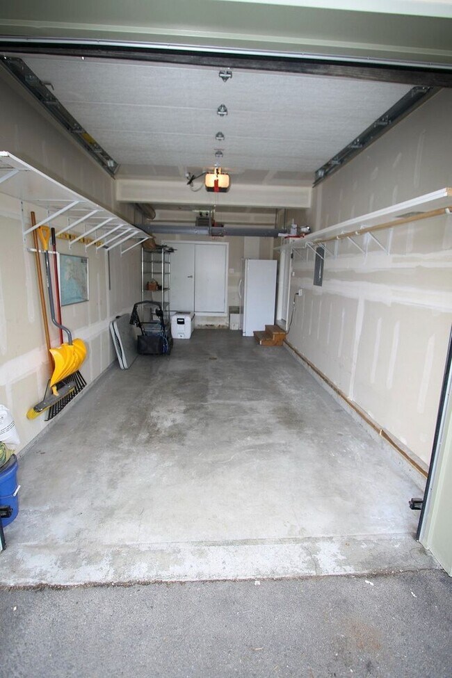 Building Photo - 2 Bedroom East Anchorage Condo near JBER!