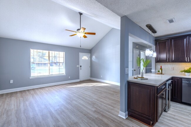 Foto del edificio - 203 Monroe Ave