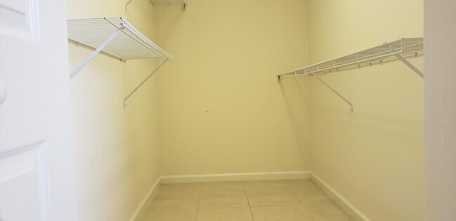 Building Photo - 2137 SW Idaho Ln