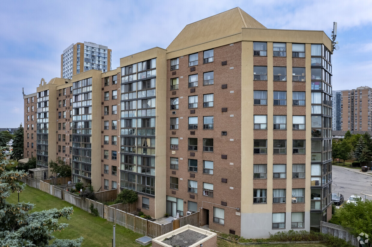 Building Photo - Brittania Place