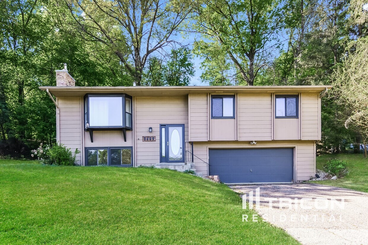 Foto principal - 3409 Brookview Dr