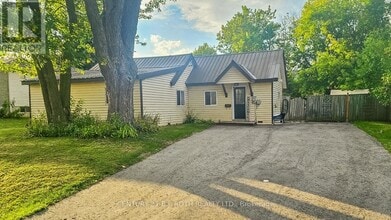 Building Photo - 304 Delia St