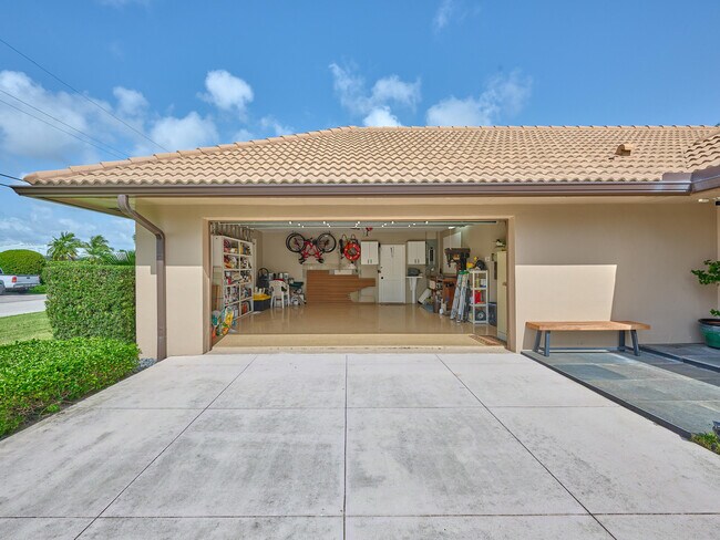 Building Photo - 1090 Fairview Ln