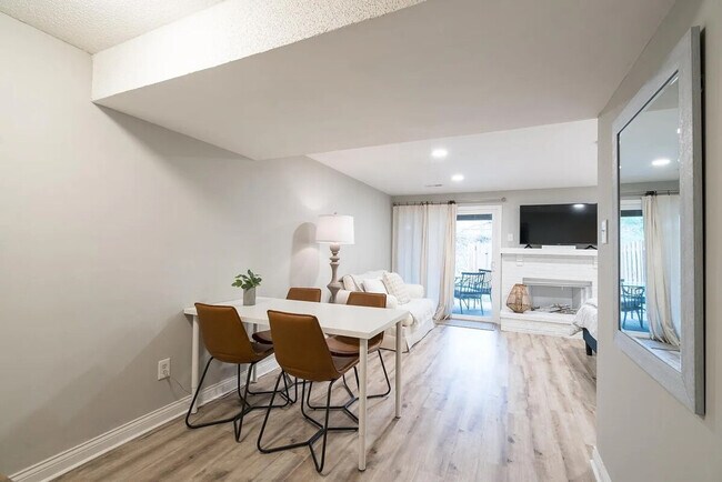 Foto del edificio - 2000 Quiet Stream Dr