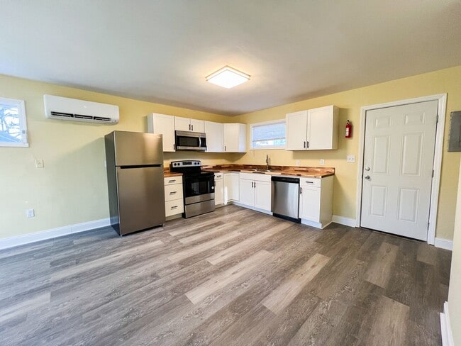 Building Photo - Move-In Specials Available! Completely Rem...