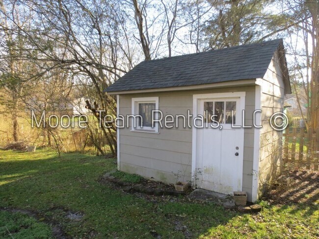 Foto del edificio - One Bedroom House with Big Flat Yard Near ...