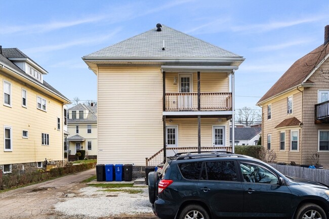 Building Photo - 37 Dysart St